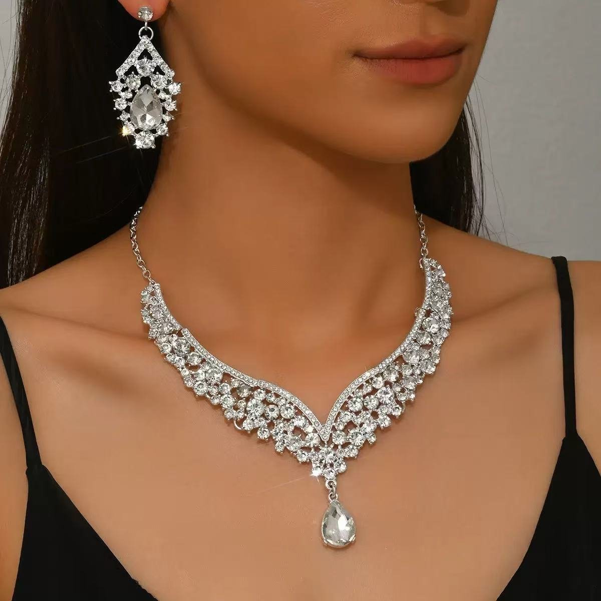 Luxury Crystal Choker Necklace & Dangle Earrings Set for Women – Bridal & Evening Glam
